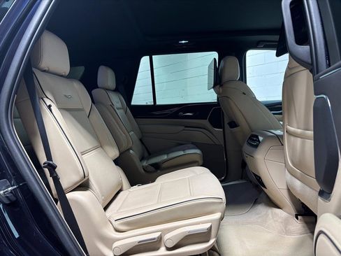 Used 2023 Cadillac Escalade Premium Luxury image 41