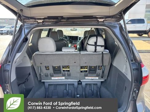 Used 2017 Toyota Sienna XLE w/ XLE Navigation Package image 13