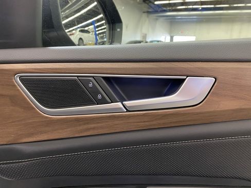 Used 2024 Volkswagen Atlas SE image 50