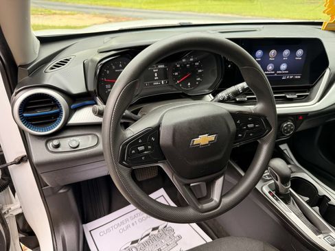 Used 2024 Chevrolet Trax LS w/ LS Convenience Package FWD image 15