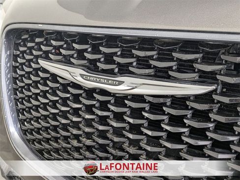 Certified 2018 Chrysler 300 S w/ Safetytec Plus Group image 9