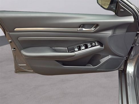 Used 2023 Nissan Altima 2.5 SV w/ SV Premium Package image 42