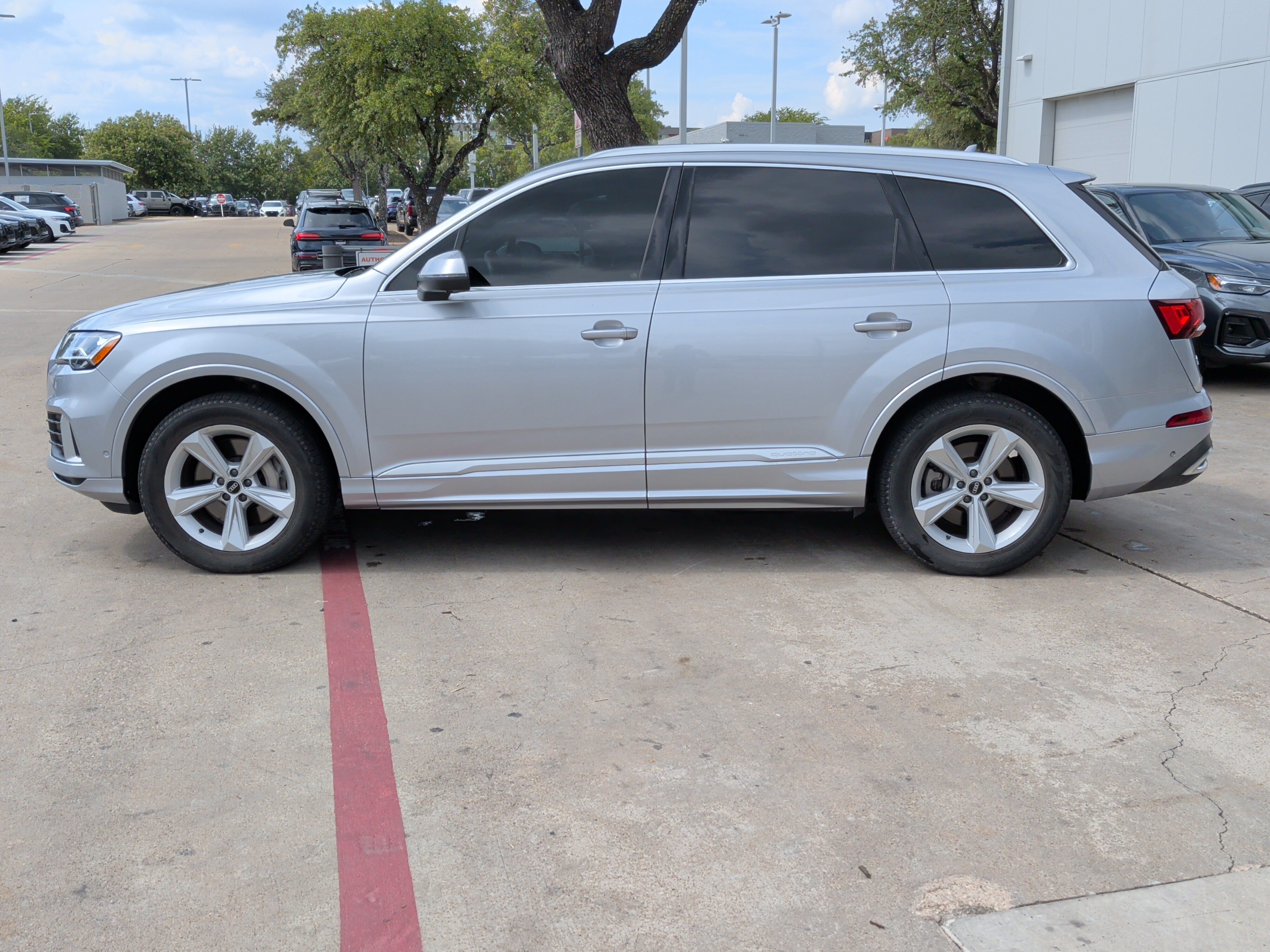 Used 2022 Audi Q7 2.0T Premium Plus w/ Premium Plus Package AWD/4WD image 7