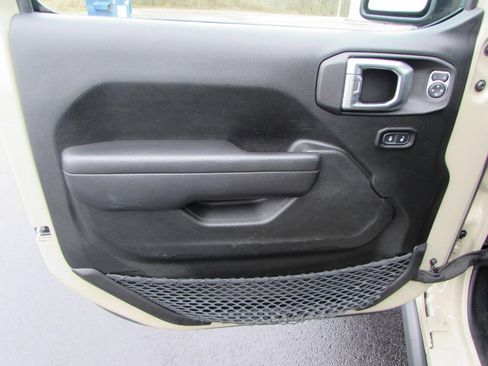 Used 2022 Jeep Wrangler Unlimited Rubicon w/ Cold Weather Group image 13