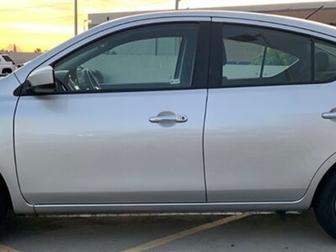Used 2018 Nissan Versa SV FWD image 2