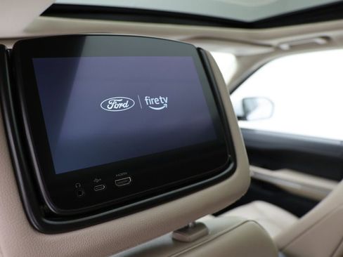 Used 2022 Ford Expedition Limited image 13