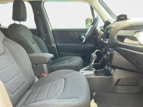 Used 2020 Jeep Renegade Latitude w/ Cold Weather Group AWD/4WD image 16