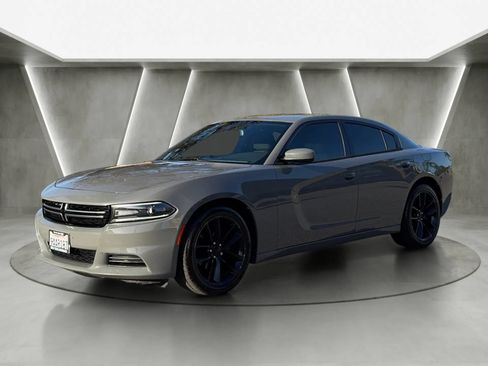 Used 2017 Dodge Charger SE RWD image 7
