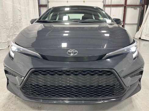 Used 2025 Toyota Corolla SE image 2