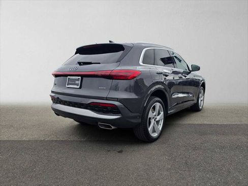 Used 2025 Audi Q5 Premium Plus w/ Premium Plus AWD/4WD image 3