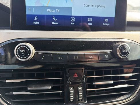 Used 2020 Ford Escape SE image 18