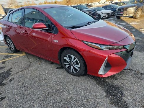 Used 2017 Toyota Prius Prime Premium image 1
