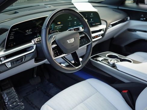 Used 2025 Cadillac Lyriq Luxury image 19