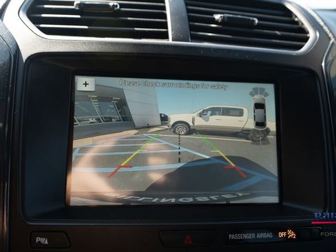 Used 2018 Ford Explorer XLT w/ Equipment Group 202A FWD image 13