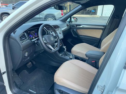 Used 2024 Volkswagen Tiguan SE image 21