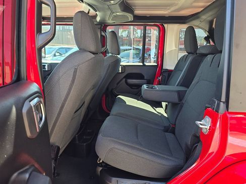 Used 2024 Jeep Wrangler Unlimited AWD/4WD image 26