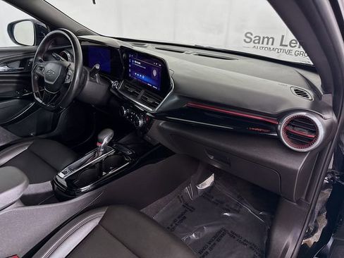 Used 2025 Chevrolet Trax RS w/ Sunroof Package FWD image 28