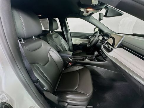 Certified 2025 Jeep Compass Limited AWD/4WD image 37