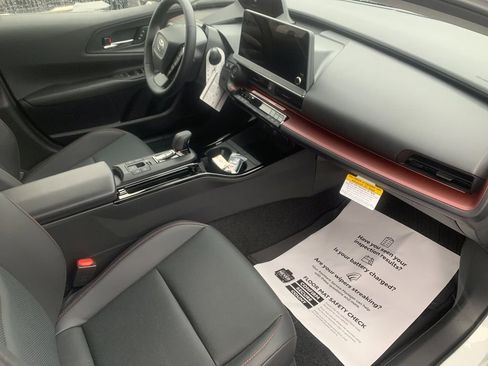 New 2026 Toyota Prius Plug-In Hybrid FWD image 16