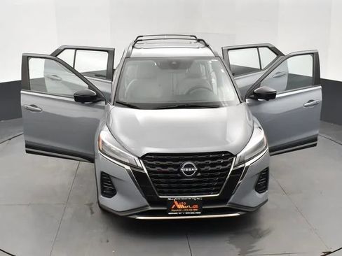 Used 2023 Nissan Kicks SR w/ SR Premium Package image 10