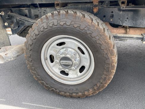 Used 2024 Ford F250 XL w/ FX4 Off-Road Package AWD/4WD image 2