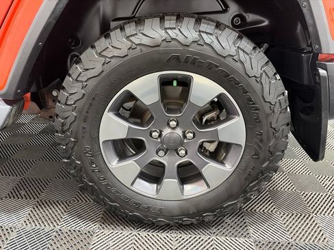 Used 2019 Jeep Wrangler Unlimited Sahara w/ Advanced Safety Group AWD/4WD image 34