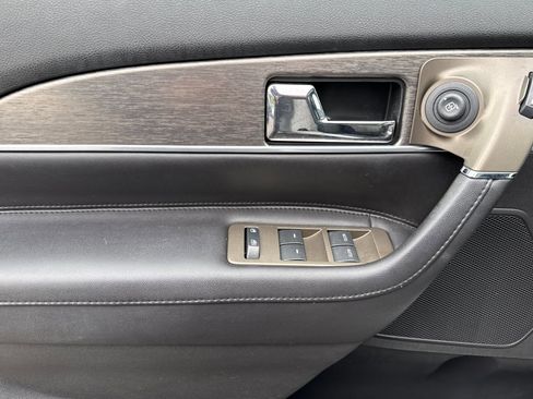 Used 2013 Lincoln MKX AWD image 11