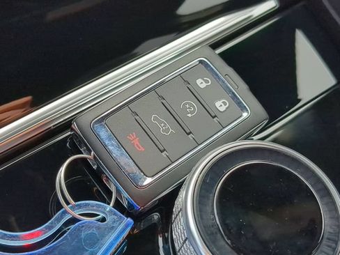 Used 2025 Jeep Grand Cherokee L Limited AWD/4WD image 31