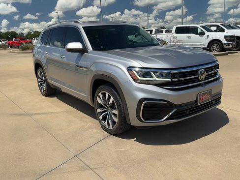 Used 2022 Volkswagen Atlas SEL Premium image 3