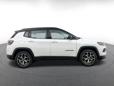 Used 2025 Jeep Compass Limited AWD/4WD image 8