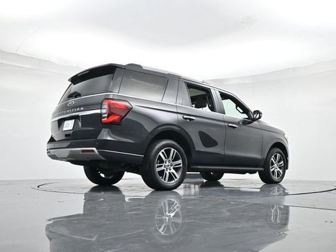 Used 2024 Ford Expedition Limited image 32