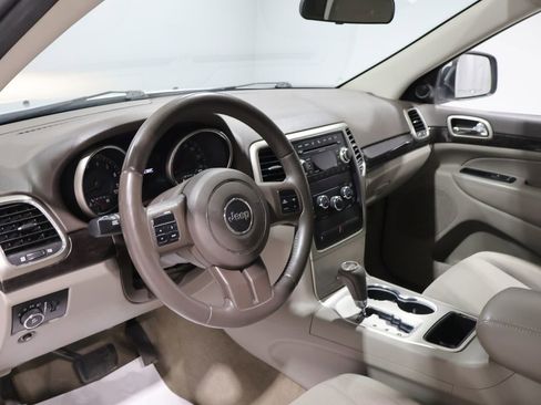 Used 2011 Jeep Grand Cherokee Laredo AWD/4WD image 16