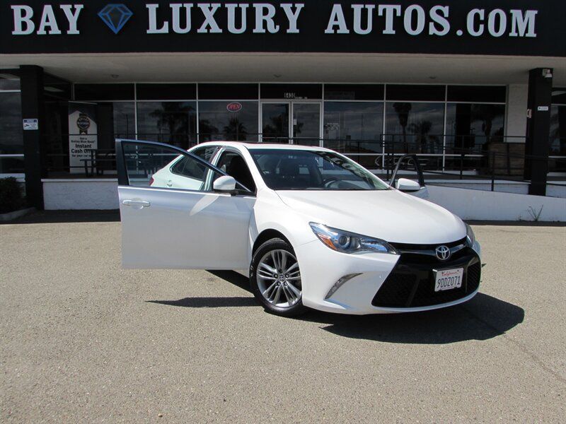 Used 2015 Toyota Camry SE w/ Moonroof Package FWD image 35