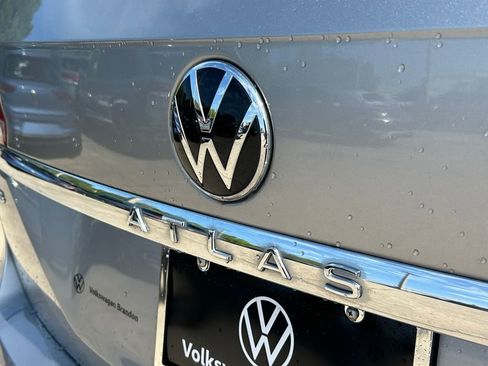Used 2023 Volkswagen Atlas SE w/ Black Wheel Package image 54