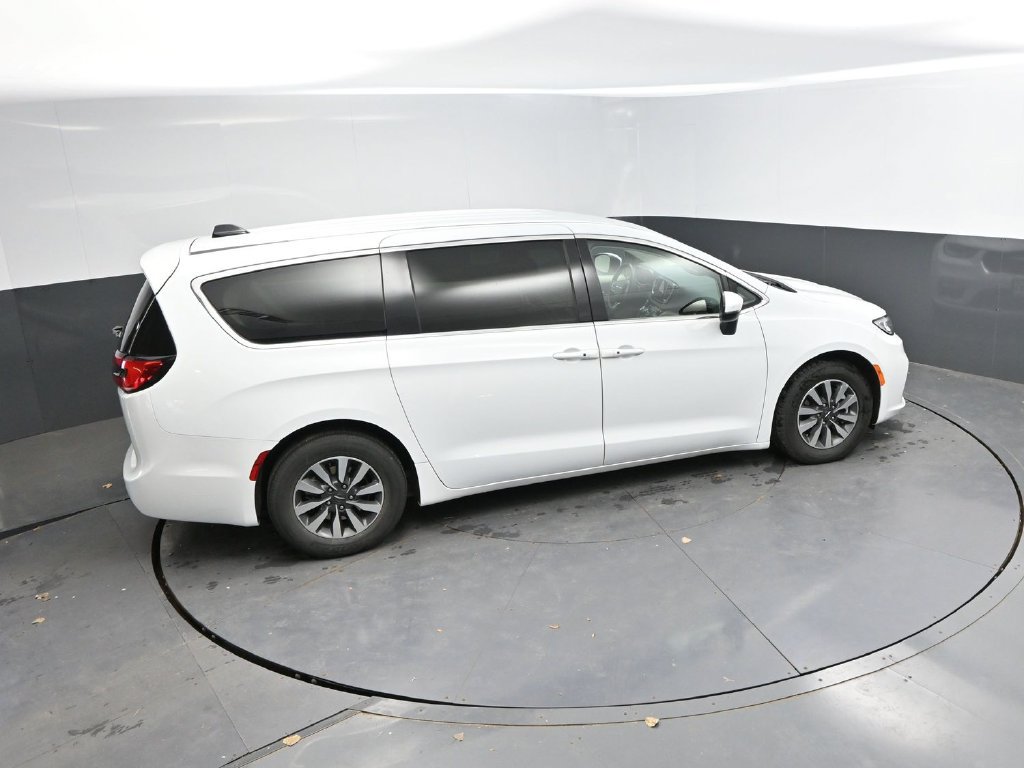 Used 2023 Chrysler Pacifica Touring-L FWD image 30