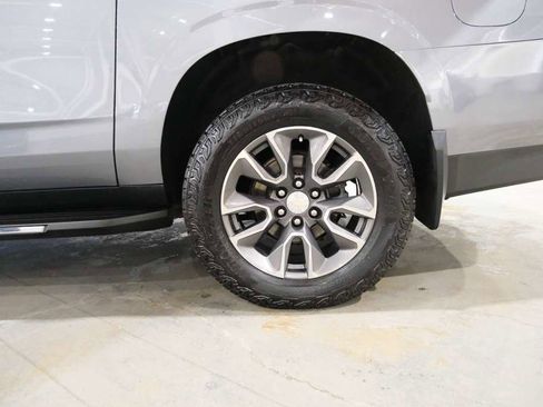 Used 2022 Chevrolet Suburban LT w/ Luxury Package image 7