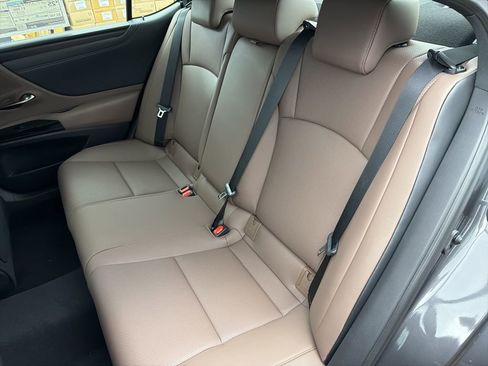 New 2025 Lexus ES 350 w/ Premium Package image 18