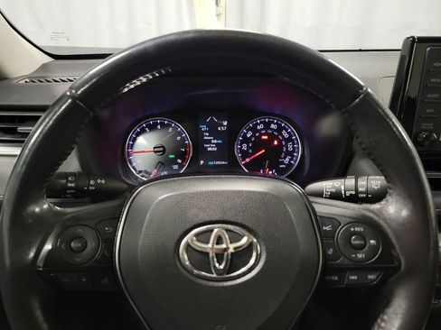 Used 2019 Toyota RAV4 XLE Premium image 15