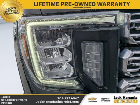 Used 2023 GMC Sierra 2500 Denali w/ Denali Black Diamond Edition AWD/4WD image 9