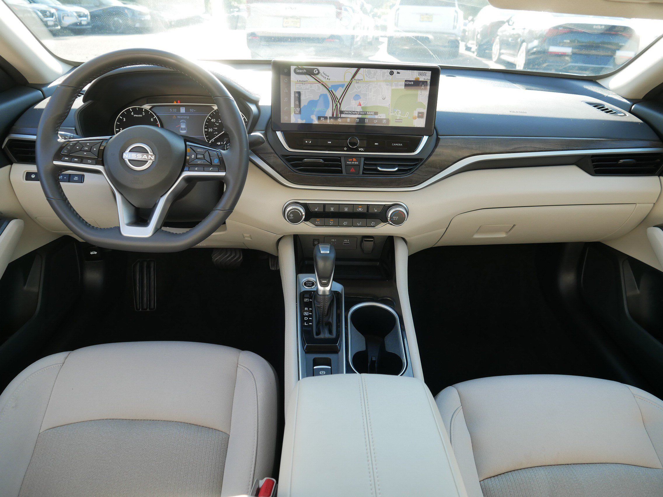 Certified 2024 Nissan Altima 2.5 SV w/ SV Premium Package AWD/4WD image 10