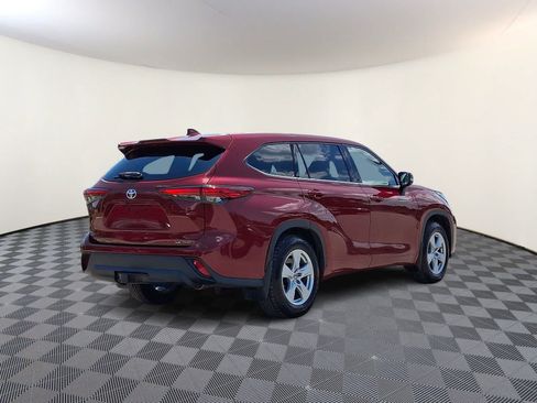 Used 2020 Toyota Highlander LE AWD/4WD image 6
