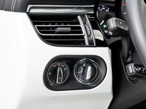 Certified 2025 Porsche Macan S AWD/4WD image 10