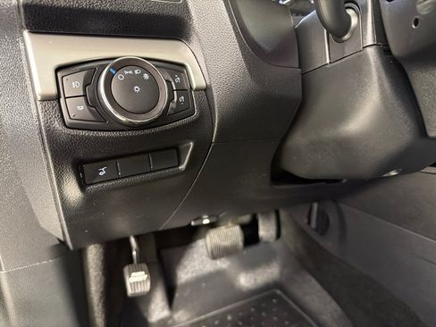 Used 2017 Ford Explorer XLT w/ Equipment Group 202A AWD/4WD image 14