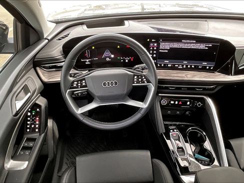Used 2025 Audi Q5 Premium w/ Premium Plus AWD/4WD image 6