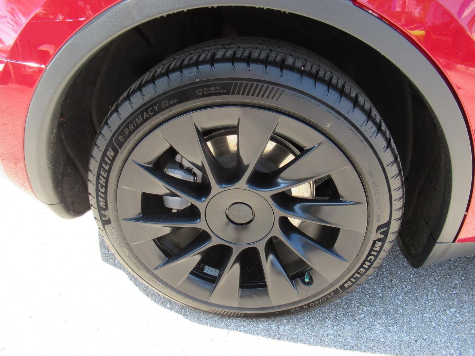 Used 2024 Tesla Model Y Long Range AWD/4WD image 9