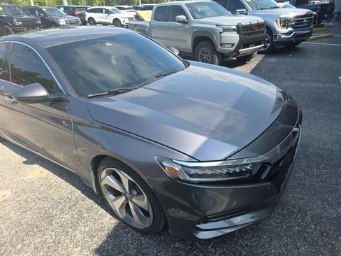 Used 2018 Honda Accord Touring image 4