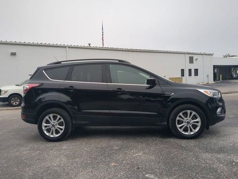 Used 2018 Ford Escape SE w/ SE Sync 3 Package image 3