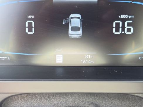 Used 2025 Hyundai Elantra Sport FWD image 32