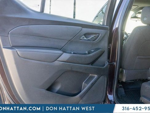 Used 2023 Chevrolet Traverse LT image 19