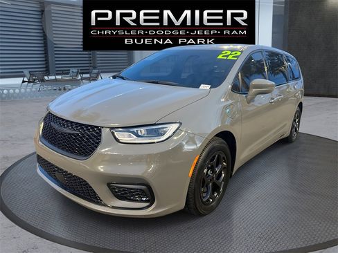 Used 2022 Chrysler Pacifica Touring-L w/ S Appearance Package image 1